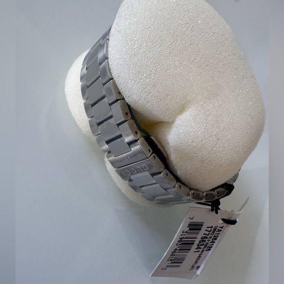 Gucci Bee Watch - Picture 10 of 15